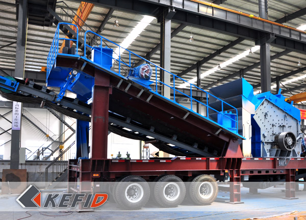 Mobile crushing plant in assembly