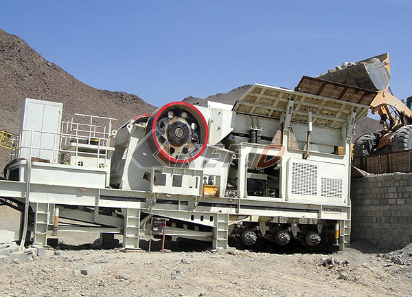 Combination mobile crushing plant